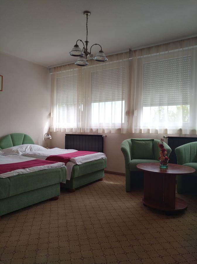 Otp Hotel Βουδαπέστη Εξωτερικό φωτογραφία