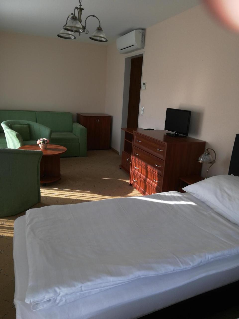 Otp Hotel Βουδαπέστη Εξωτερικό φωτογραφία